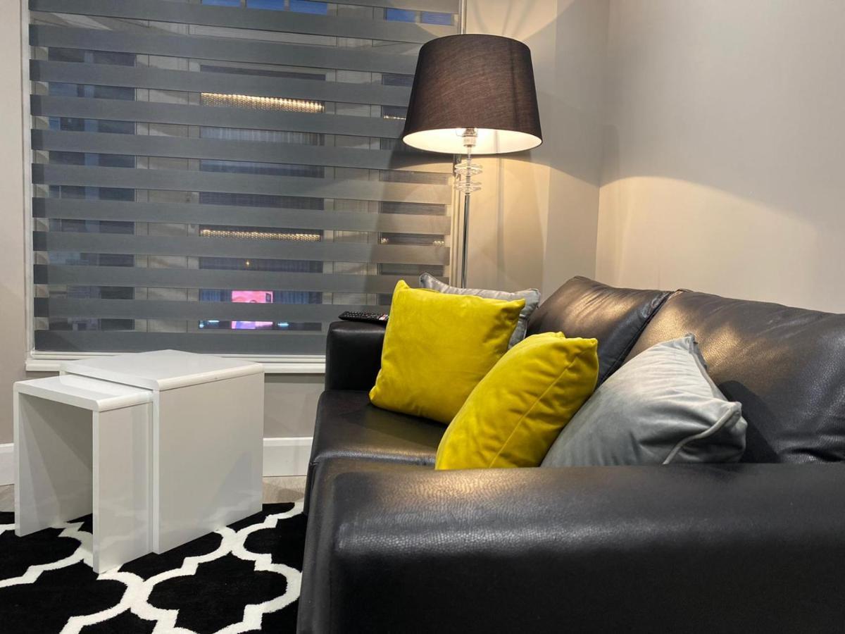 Amazing Central High Street Self Contained Apartments By Syl Watford  Exterior photo